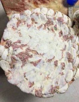 光顾抢红包 一屁股直接坐饺子上了