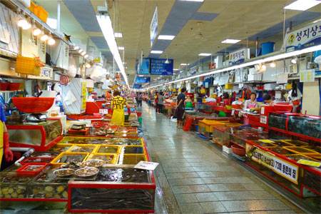 菏泽市水产市场海产品日销六七吨 平价海产品成首选