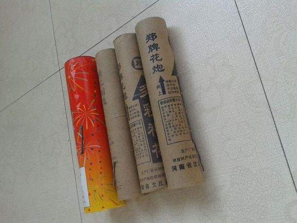 二脚踢炮竹图片