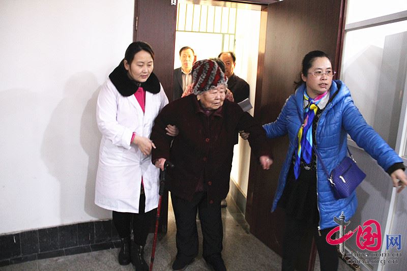 菏泽开发区丹阳社区卫生服务中心举行“走进社区免费查体活动”
