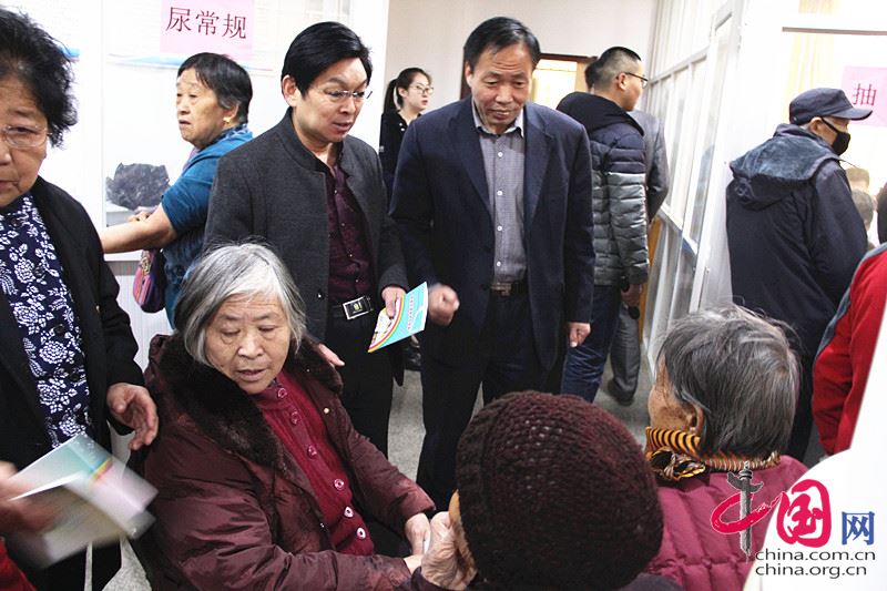 菏泽开发区丹阳社区卫生服务中心举行“走进社区免费查体活动”